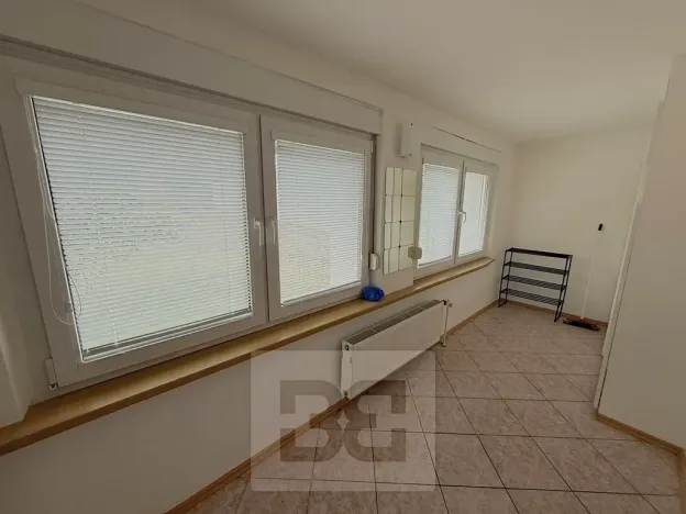 Pronájem atypického bytu, Praha - Stodůlky, Frimlova, 196 m2