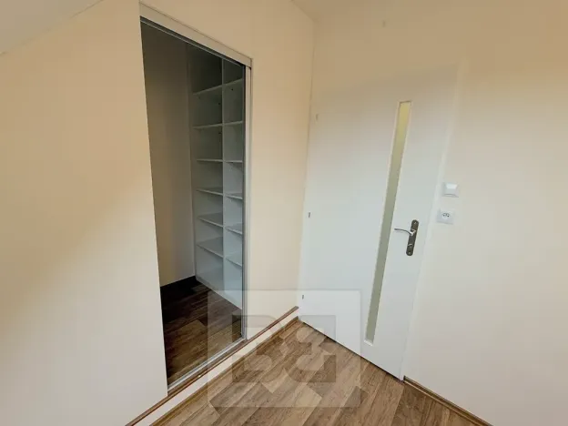 Pronájem atypického bytu, Praha - Stodůlky, Frimlova, 196 m2