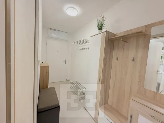 Pronájem bytu 2+kk, Praha - Modřany, Komořanská, 52 m2