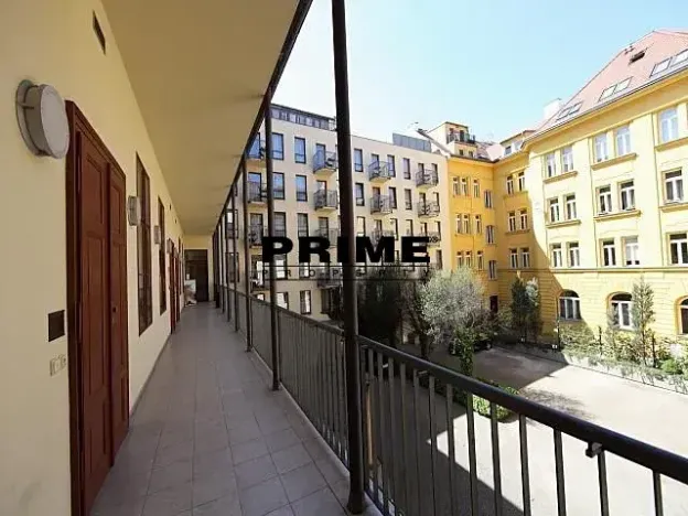 Pronájem kanceláře, Praha - Smíchov, Štefánikova, 63 m2