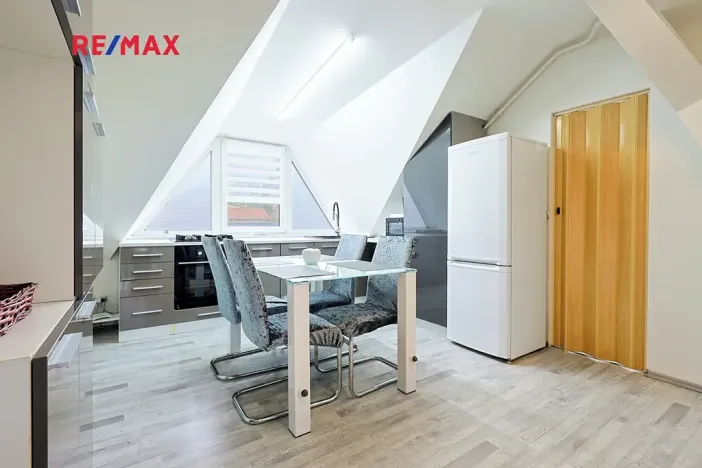 Pronájem bytu 2+1, Tlučná, V Rybníčkách, 43 m2