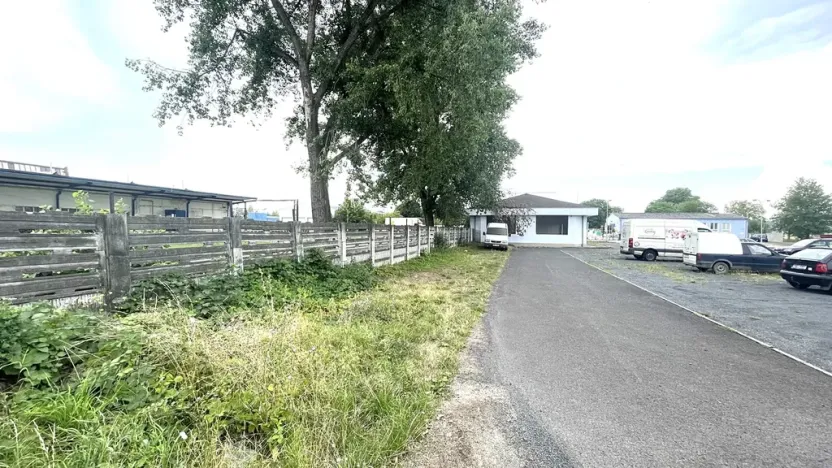 Pronájem komerčního pozemku, Louny, Postoloprtská, 2250 m2