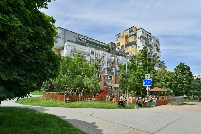 Pronájem bytu 1+kk, Praha - Vysočany, Poděbradská, 36 m2