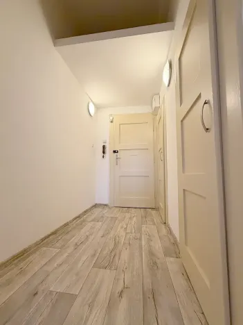 Pronájem bytu 1+kk, Praha - Vršovice, Přípotoční, 27 m2