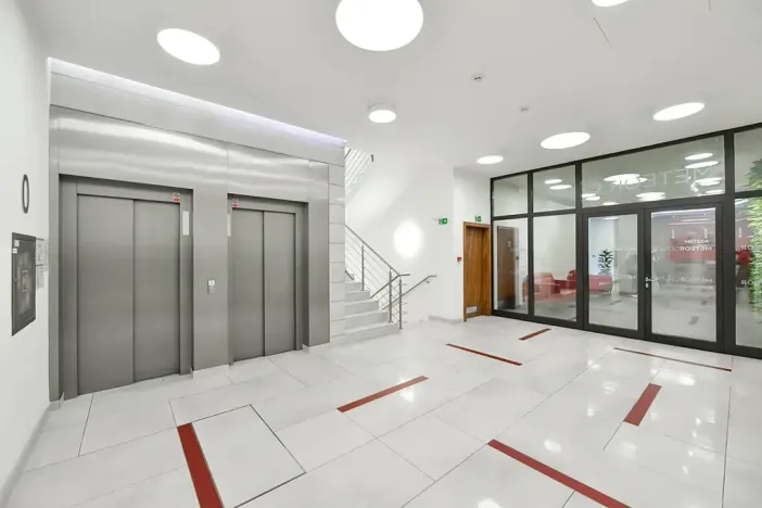 Pronájem kanceláře, Praha - Karlín, Thámova, 396 m2