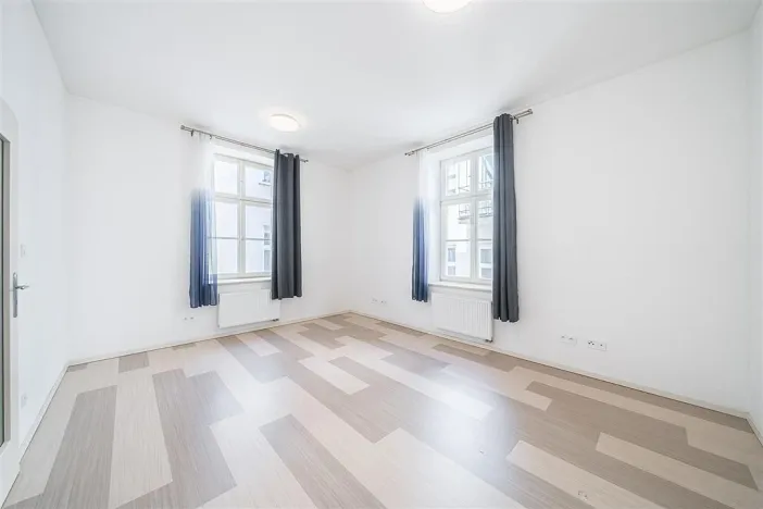 Pronájem bytu 1+1, Plzeň - Vnitřní Město, Veleslavínova, 38 m2