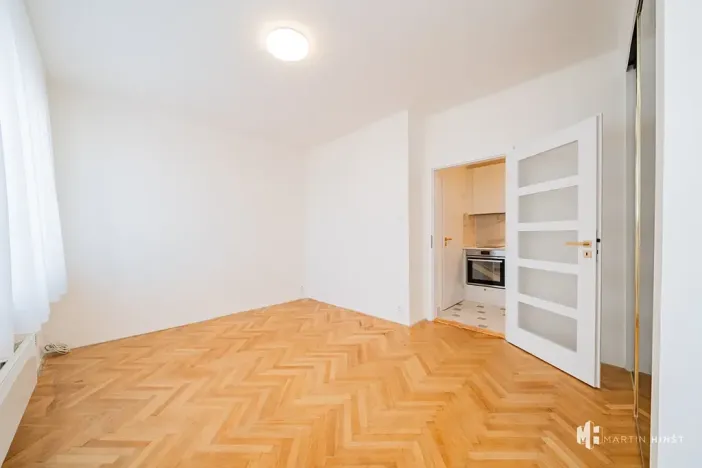 Pronájem bytu 1+kk, Praha - Vinohrady, Hradecká, 26 m2