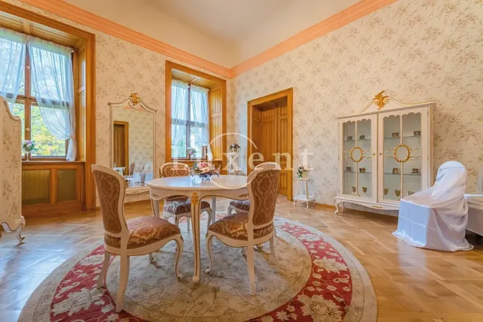 Pronájem komerční nemovitosti, Mirošov, náměstí Míru, 1364 m2