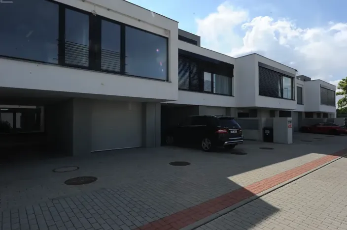 Pronájem rodinného domu, Praha - Horní Měcholupy, U Golfu, 227 m2