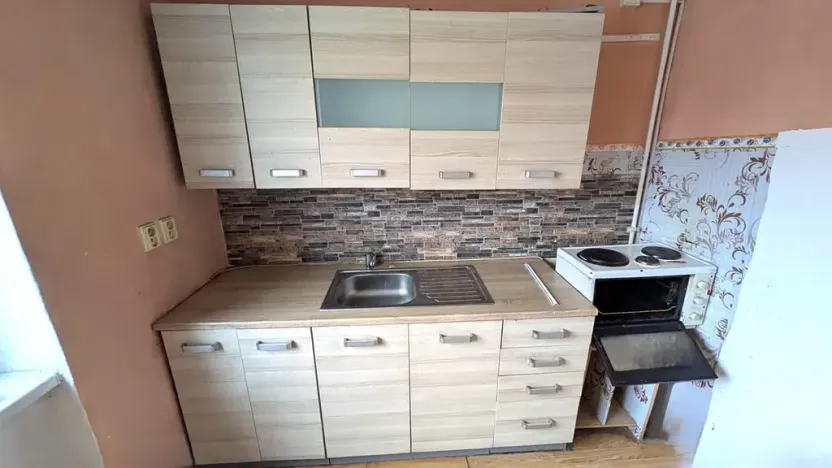 Pronájem bytu 1+1, Most, Josefa Dobrovského, 28 m2