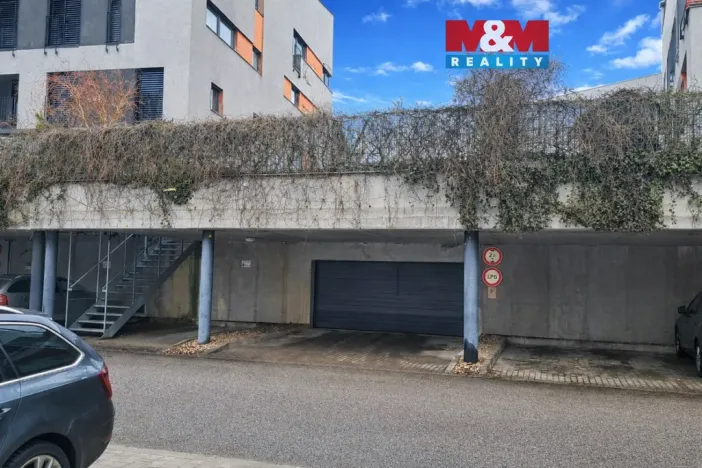 Pronájem garážového stání, Havlíčkův Brod, Stromovka, 15 m2