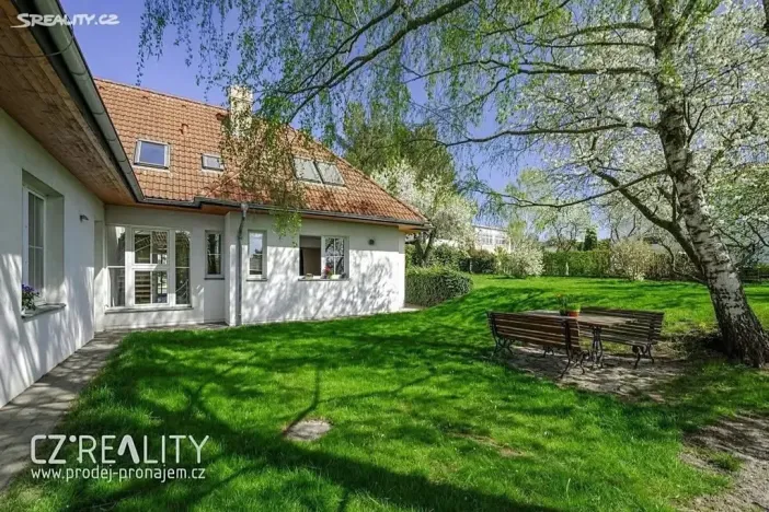 Prodej vily, Praha - Lipence, Na Bambouzku, 300 m2