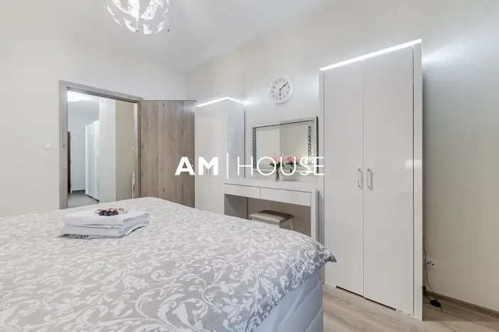 Pronájem bytu 2+kk, Praha - Karlín, Thámova, 58 m2