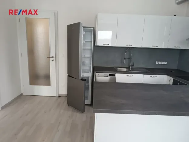 Pronájem bytu 2+kk, Praha - Vysočany, Strnadových, 51 m2