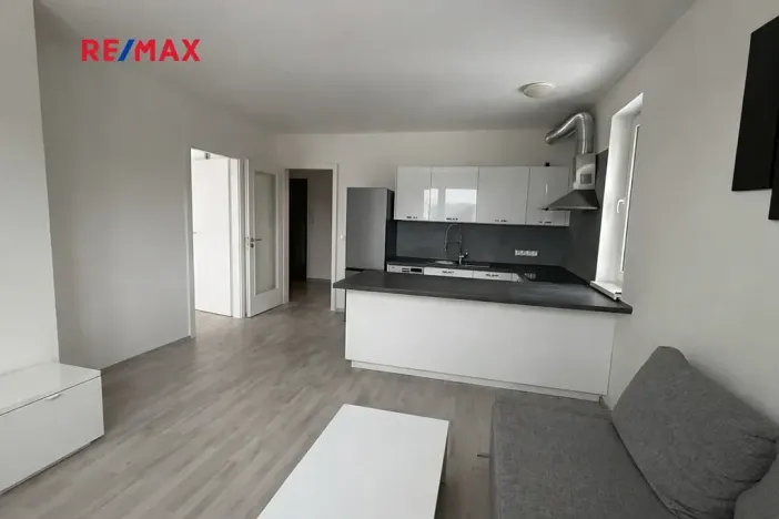 Pronájem bytu 2+kk, Praha - Vysočany, Strnadových, 51 m2