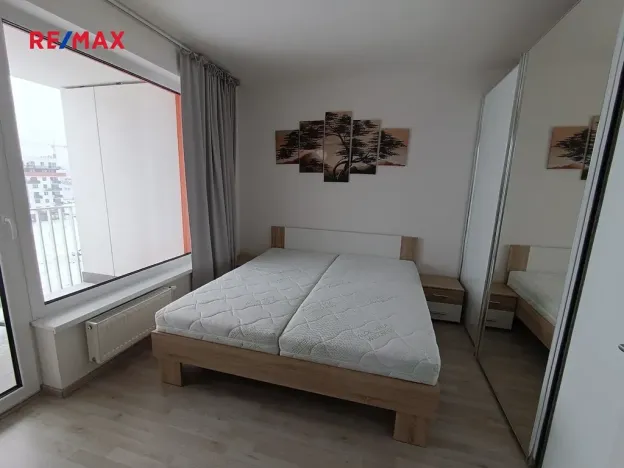 Pronájem bytu 2+kk, Praha - Vysočany, Strnadových, 51 m2