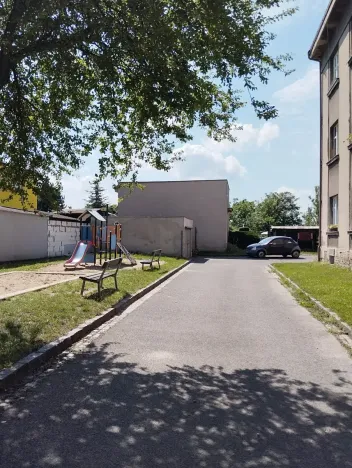 Pronájem garáže, Hradec Králové, Denisovo náměstí, 20 m2
