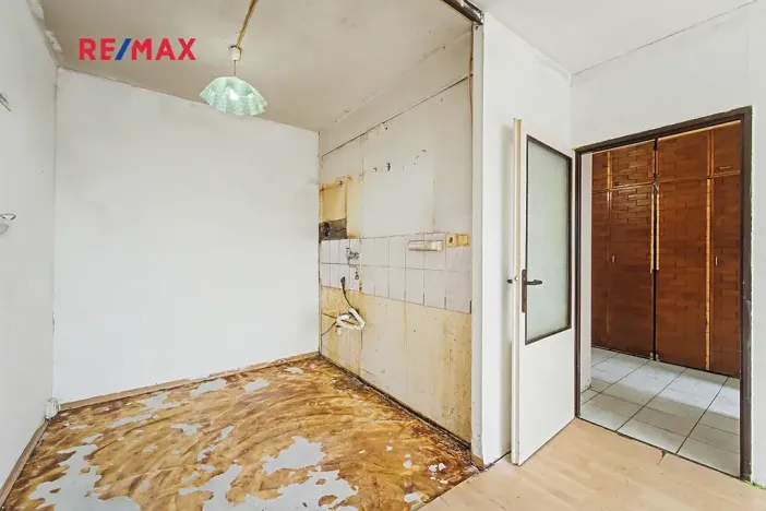 Prodej bytu 2+kk, Praha - Prosek, Zárybská, 42 m2