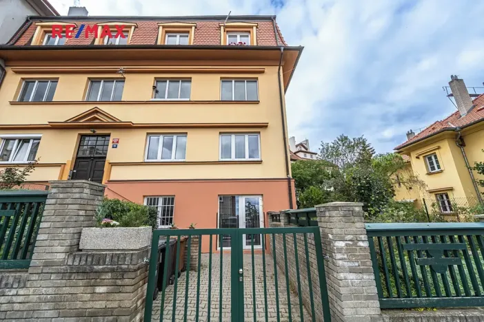 Pronájem kanceláře, Praha - Smíchov, U smíchovského hřbitova, 53 m2