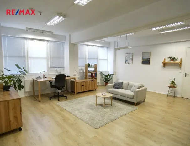 Pronájem kanceláře, Praha - Hloubětín, Nademlejnská, 77 m2