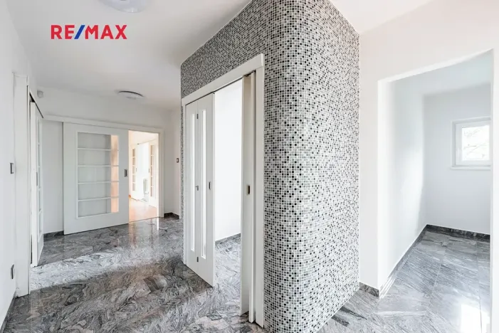 Prodej komerční nemovitosti, Měchenice, Hlavní, 330 m2