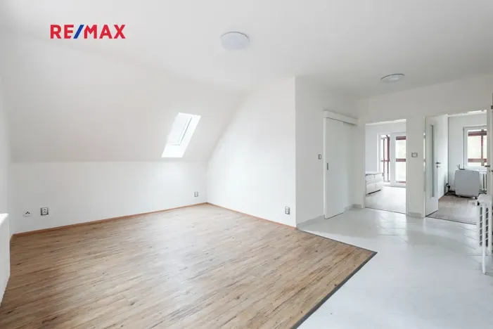 Prodej komerční nemovitosti, Měchenice, Hlavní, 330 m2