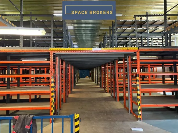 Pronájem skladu, Mělník, 1300 m2