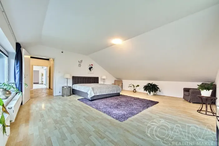 Pronájem rodinného domu, Dolní Břežany, V Úvozu, 380 m2