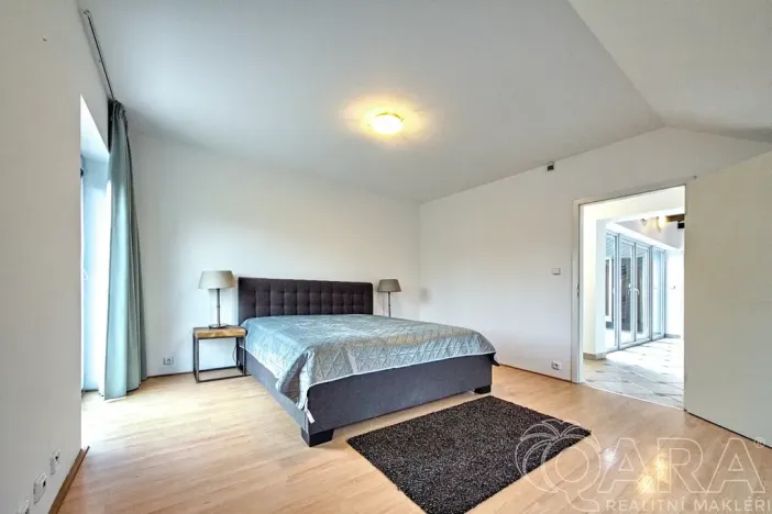 Pronájem rodinného domu, Dolní Břežany, V Úvozu, 380 m2