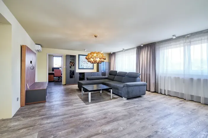 Prodej obchodního prostoru, Kladno, Vrapická, 1614 m2