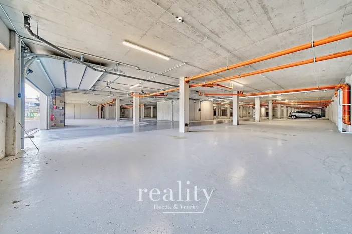 Prodej garážového stání, Znojmo, Kosmákova, 17 m2