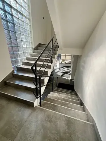 Pronájem kanceláře, Praha - Karlín, Prvního pluku, 87 m2