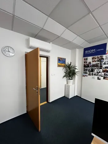 Pronájem kanceláře, Praha - Karlín, Prvního pluku, 239 m2