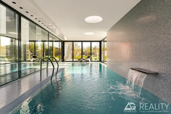 Prodej vícegeneračního domu, Ladná, Ovčačky, 407 m2