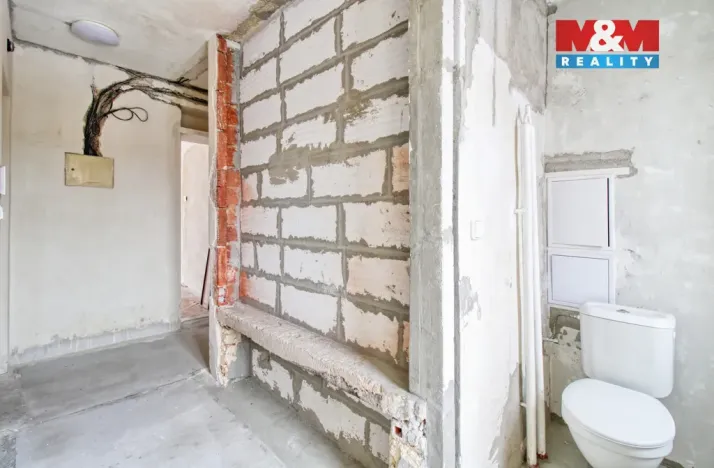 Prodej bytu 2+1, Ostrov, Myslbekova, 63 m2