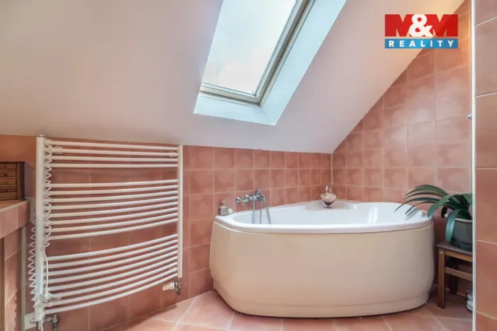 Prodej rodinného domu, Benecko, 224 m2