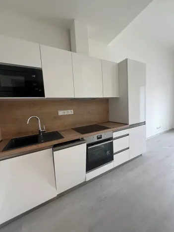 Pronájem bytu 1+kk, Lomnice, Dlouhá, 32 m2