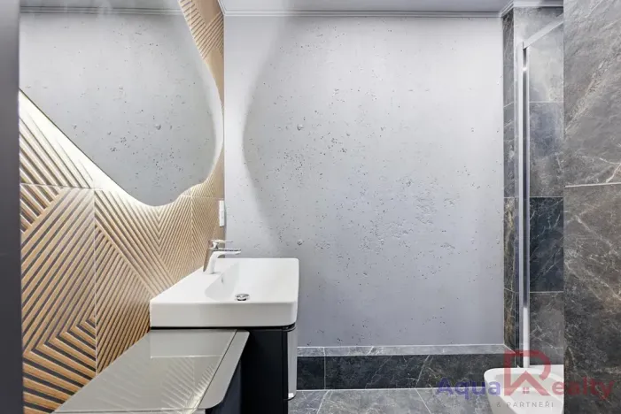 Prodej bytu 3+1, Karlovy Vary, Vítězná, 74 m2