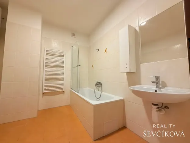 Pronájem bytu 2+kk, Holice, náměstí T. G. Masaryka, 52 m2