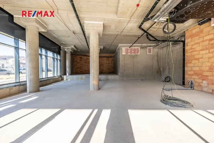 Pronájem obchodního prostoru, Praha - Vysočany, Kolbenova, 194 m2
