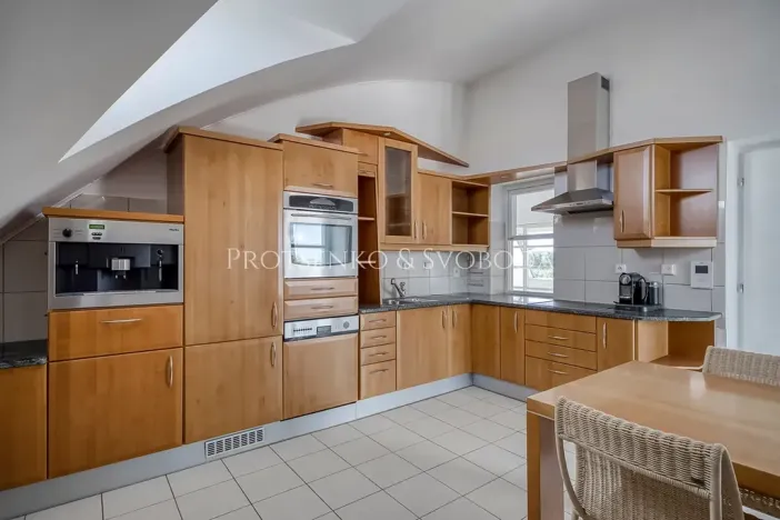 Prodej ubytování, Křižanov, Benešovo náměstí, 530 m2