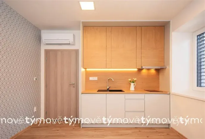 Pronájem bytu 2+kk, Pardubice, Na Hrázi, 32 m2