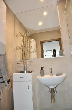 Pronájem bytu 1+kk, Praha - Háje, Tatarkova, 25 m2