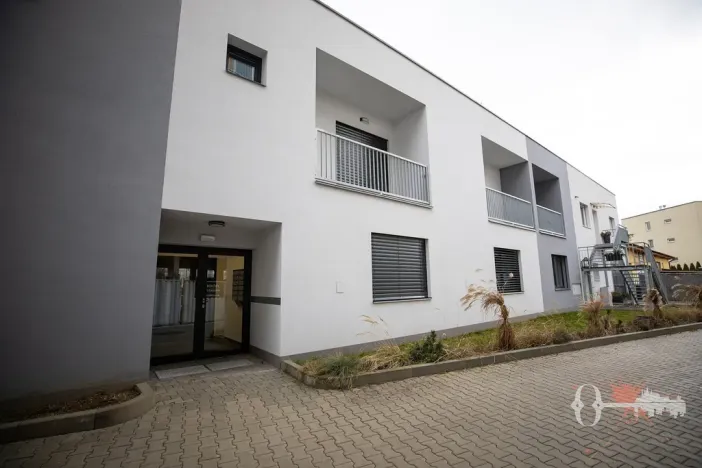 Pronájem bytu 1+kk, Praha - Uhříněves, Douchova, 32 m2