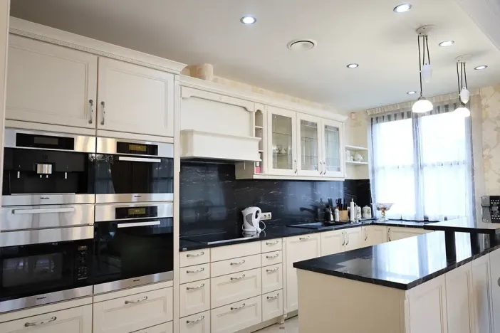 Prodej bytu 4+1, Karlovy Vary, Tylova, 182 m2