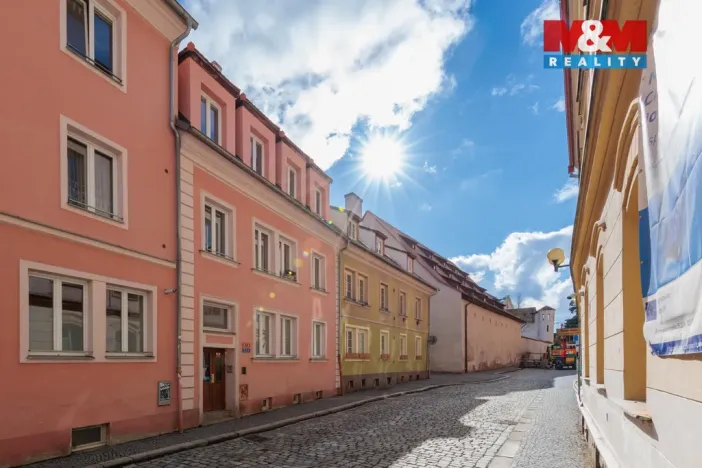 Prodej bytu 1+kk, Cheb, Hradební, 23 m2