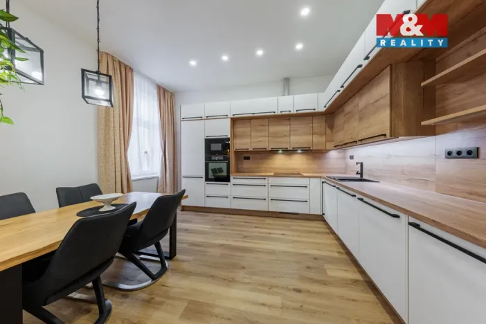 Prodej bytu 2+1, Karlovy Vary, Bělehradská, 96 m2