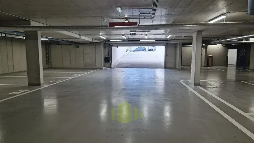 Pronájem garážového stání, Olomouc, Hněvotínská, 13 m2