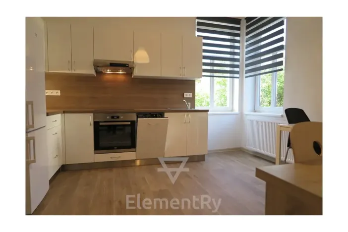 Pronájem bytu 1+1, Hradec Králové, V Lipkách, 32 m2