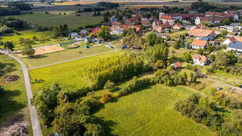 Prodej pozemku pro bydlení, Uhersko, 3765 m2